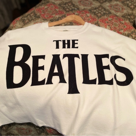 RARE Alice + Olivia "Quintin" sweatshirt beaded The Beatles™ graphic at front L. - Picture 6 of 6